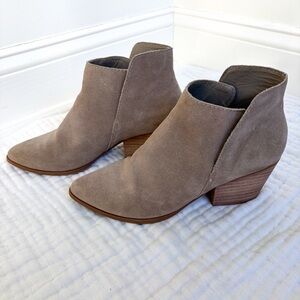 Dolce Vita Daine Suede Ankle Booties Taupe Stacked Heel Western 8